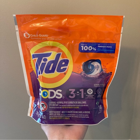 NEW Tide Pods 3-in-1 Spring Meadow 16 Pods - Picture 1 of 6